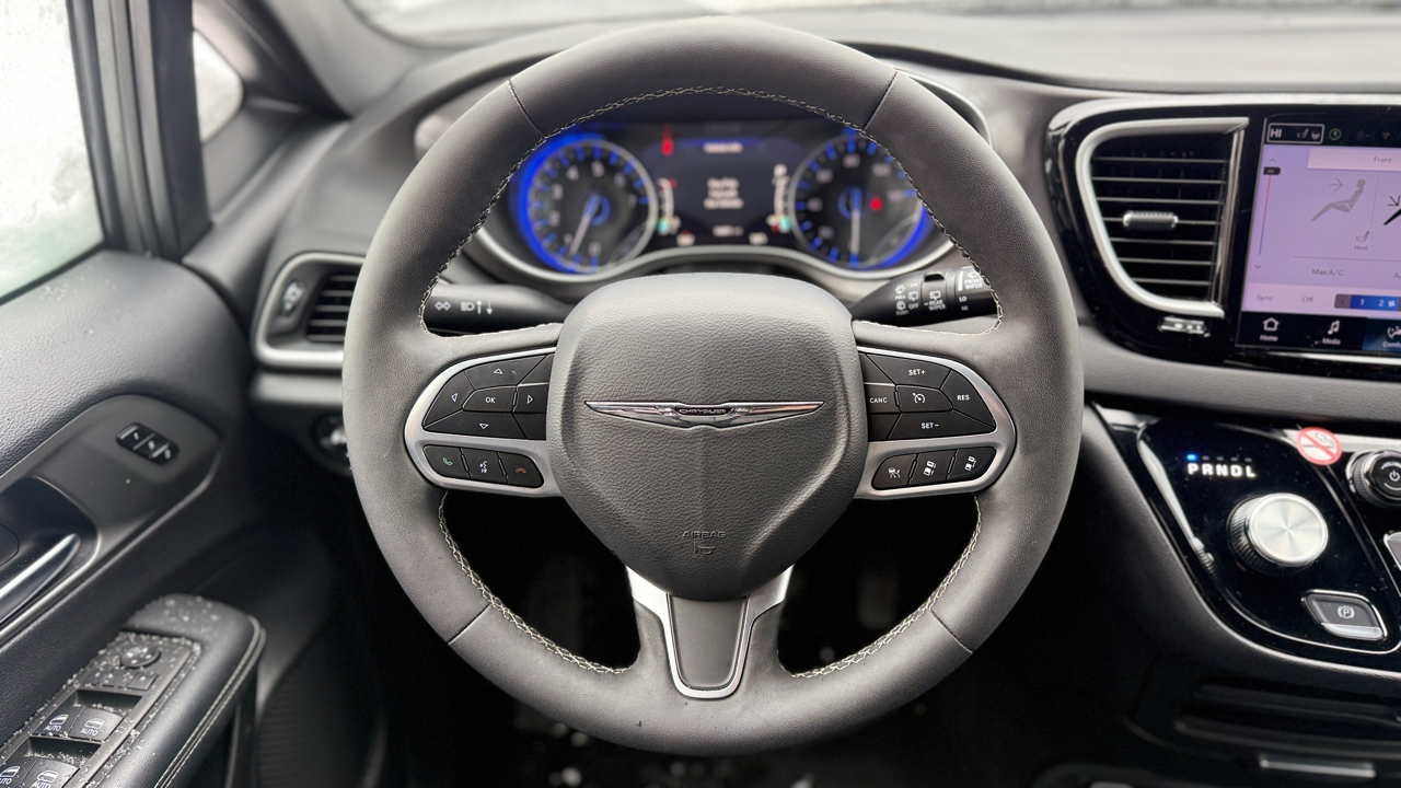 Chrysler Pacifica Select 2025