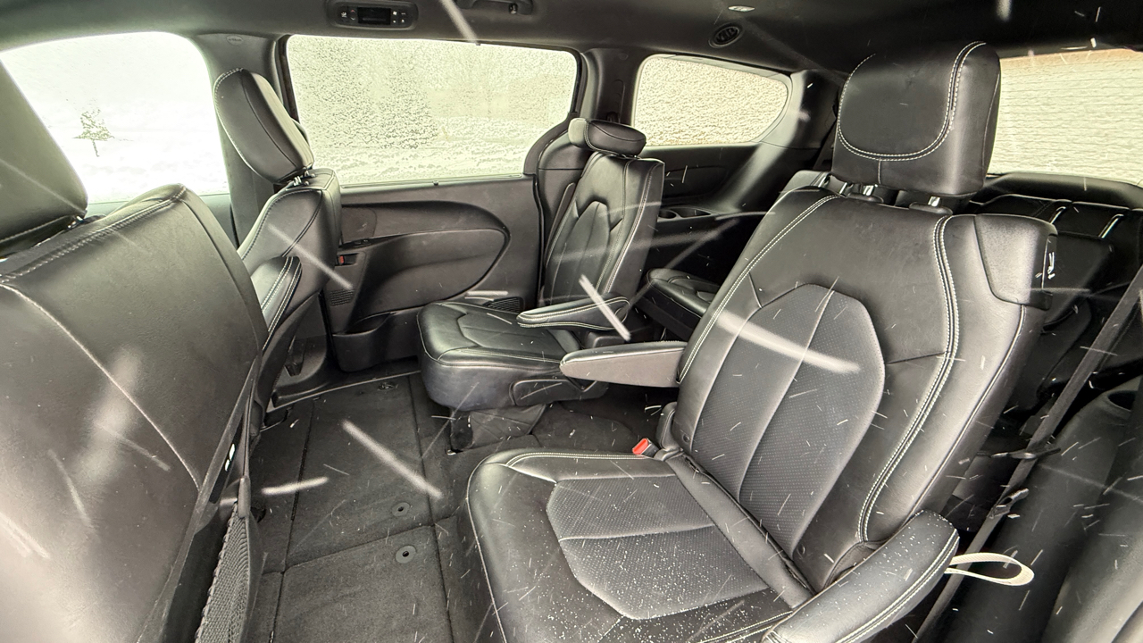 Chrysler Pacifica Select 2025