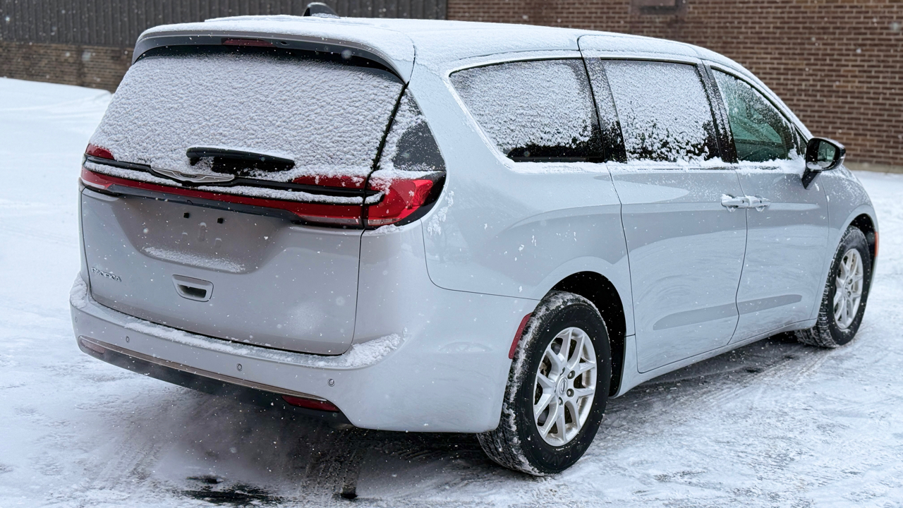 Chrysler Pacifica Touring L 2024