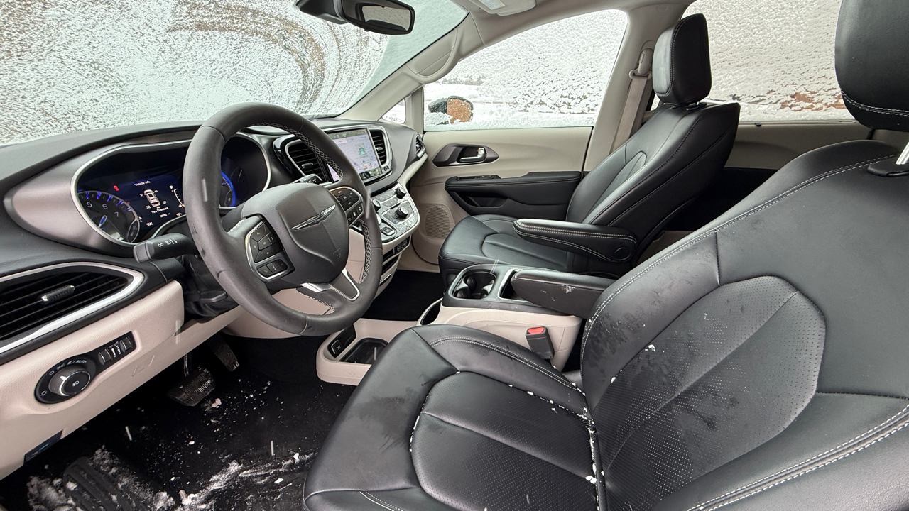 Chrysler Pacifica Touring L 2024