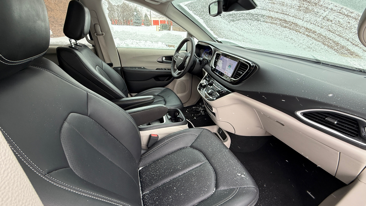 Chrysler Pacifica Touring L 2024