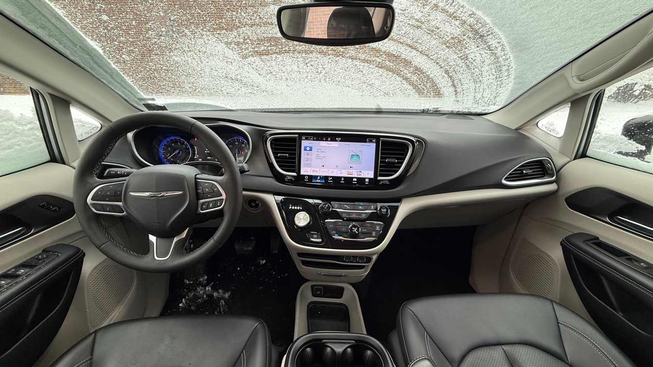 Chrysler Pacifica Touring L 2024