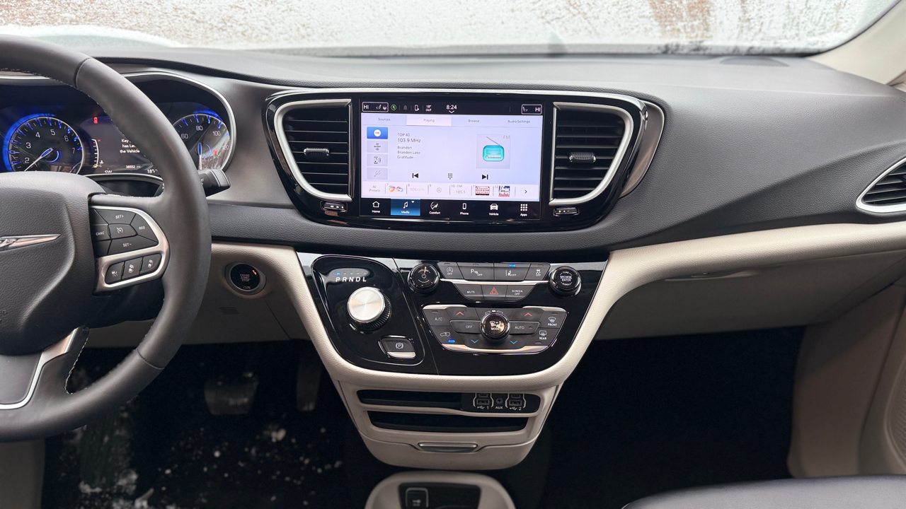 Chrysler Pacifica Touring L 2024