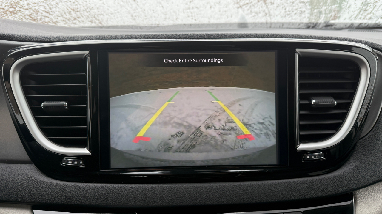 Chrysler Pacifica Touring L 2024