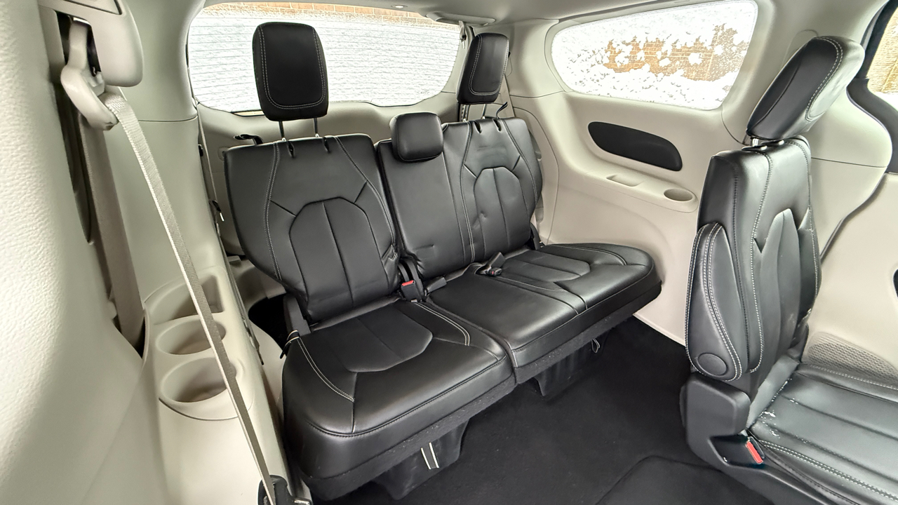 Chrysler Pacifica Touring L 2024