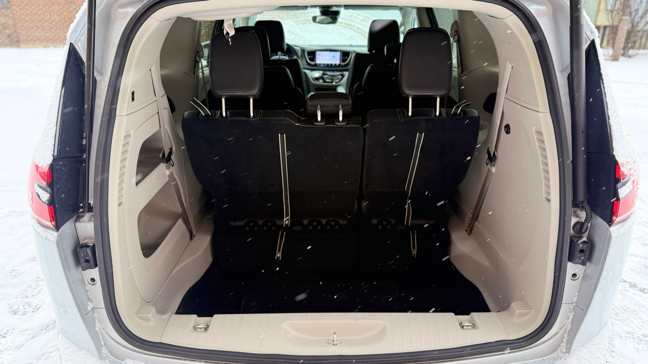 Chrysler Pacifica Touring L 2024