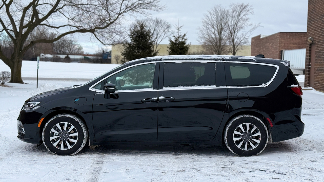 Chrysler Pacifica Hybrid Select 2025