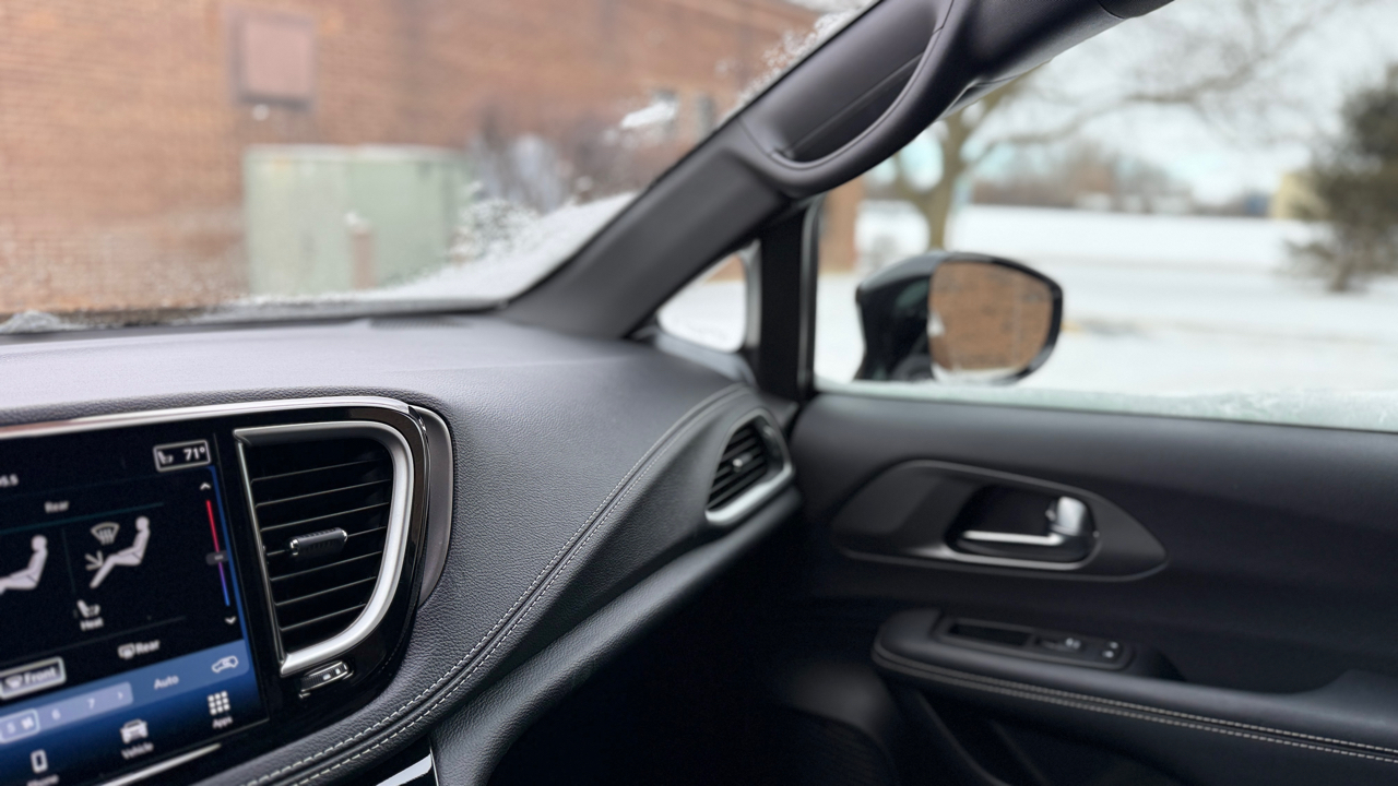 Chrysler Pacifica Hybrid Select 2025