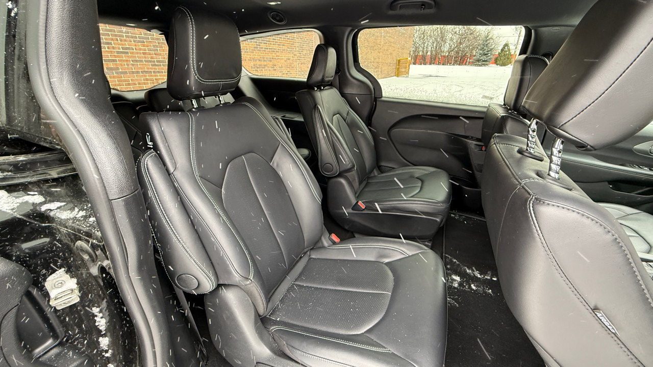 Chrysler Pacifica Hybrid Select 2025