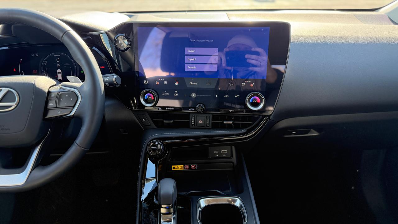 Lexus NX 350h Premium AWD 2025