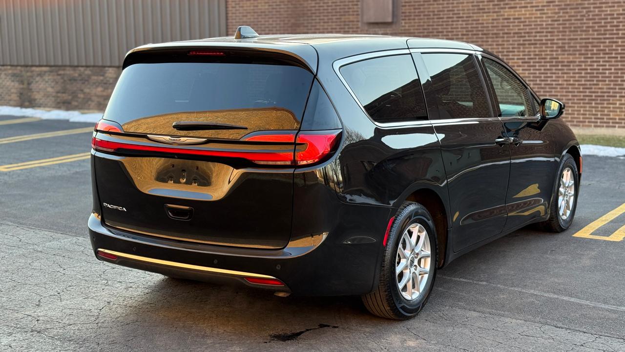 Chrysler Pacifica Touring L 2024