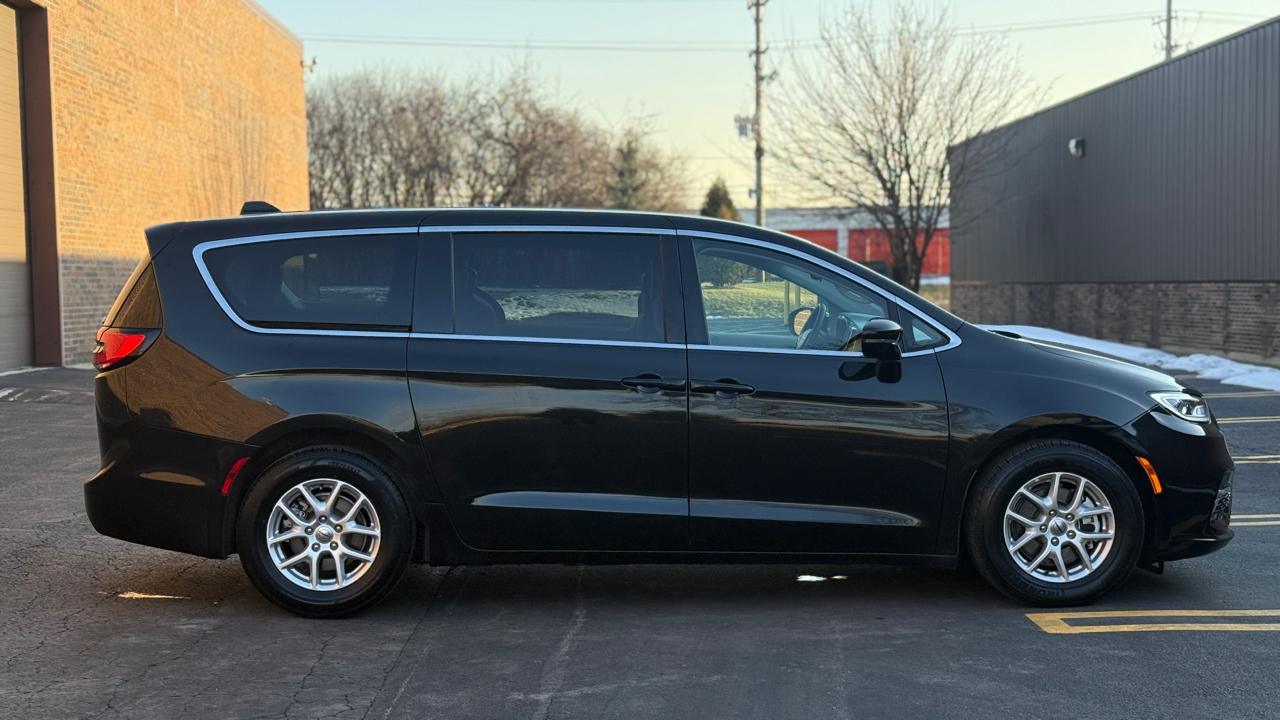 Chrysler Pacifica Touring L 2024