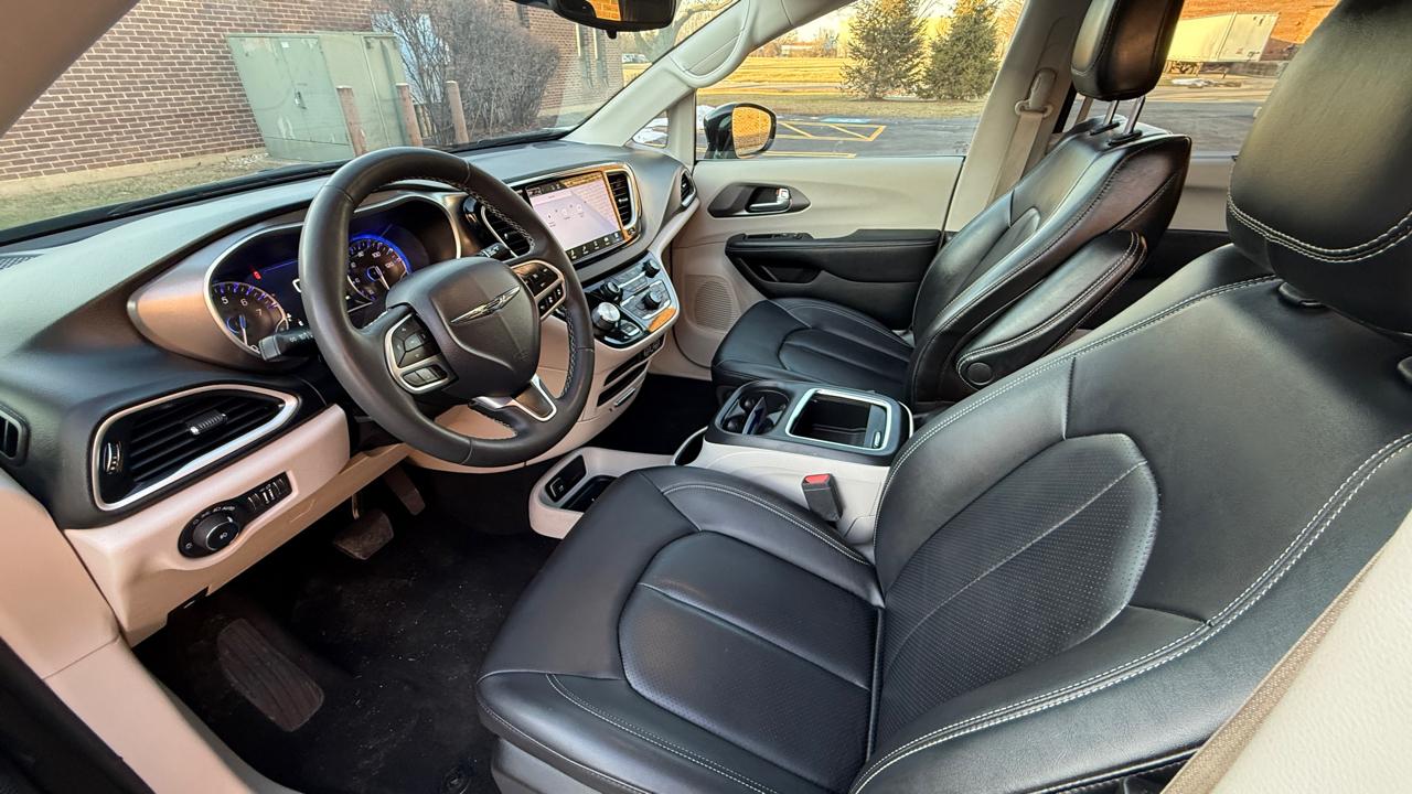 Chrysler Pacifica Touring L 2024