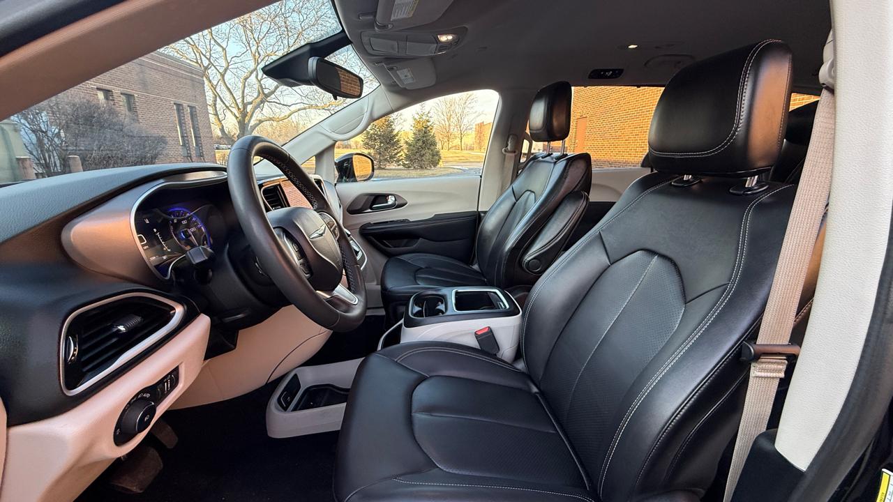 Chrysler Pacifica Touring L 2024