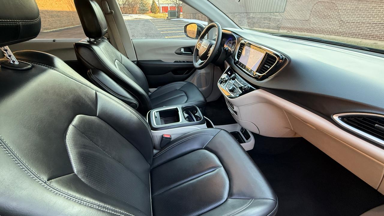 Chrysler Pacifica Touring L 2024