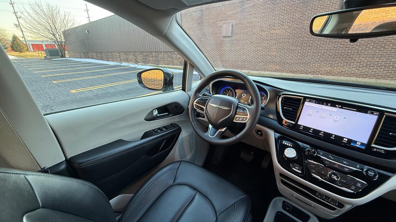 Chrysler Pacifica Touring L 2024