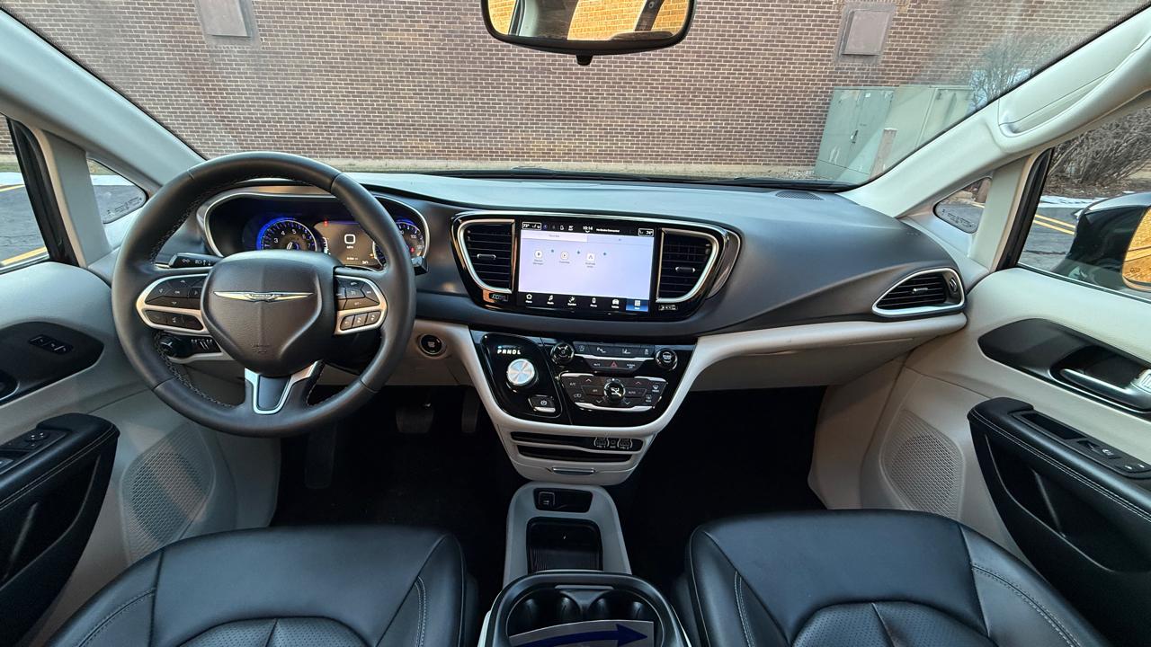 Chrysler Pacifica Touring L 2024