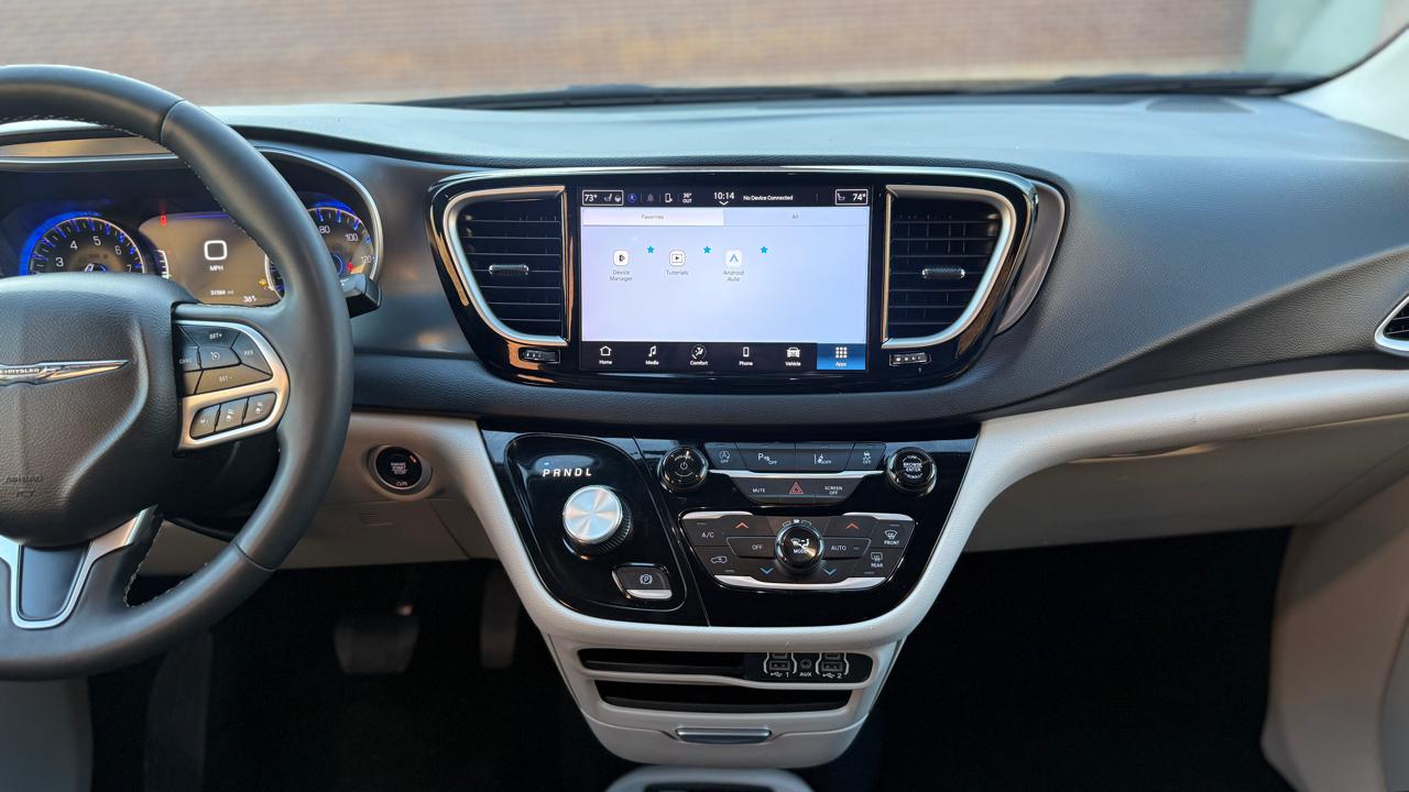 Chrysler Pacifica Touring L 2024