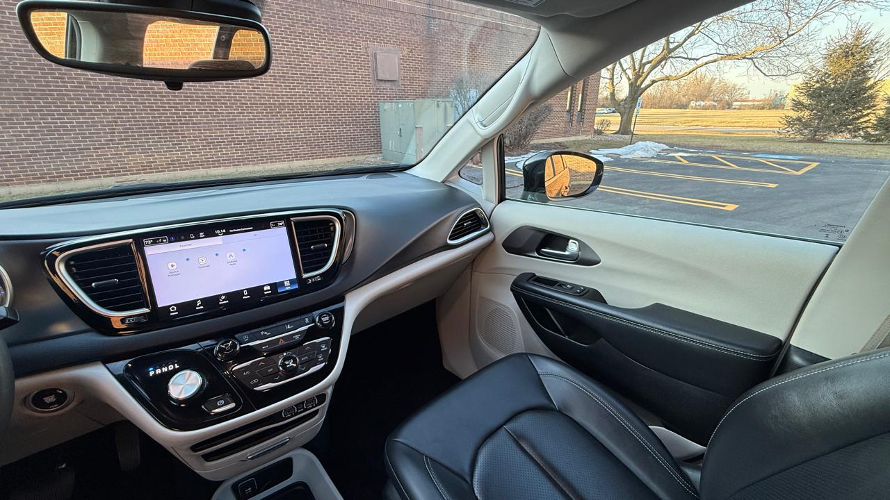 Chrysler Pacifica Touring L 2024