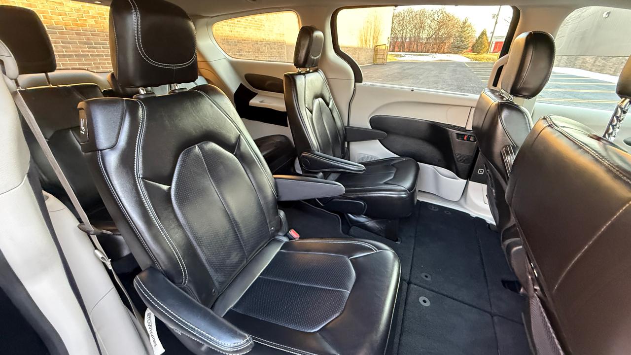 Chrysler Pacifica Touring L 2024