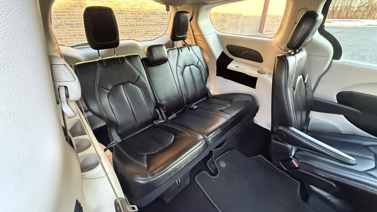 Chrysler Pacifica Touring L 2024