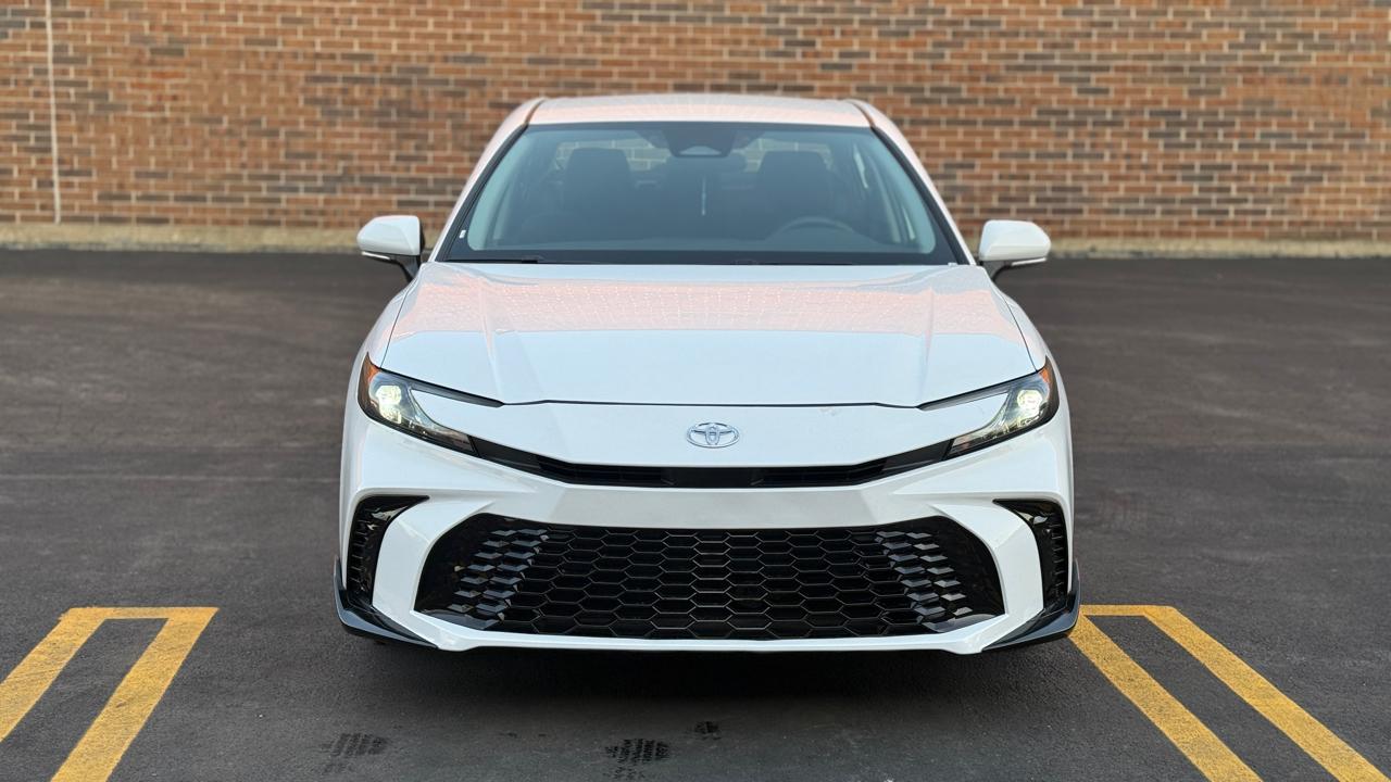 Toyota Camry Hybrid XLE 2025