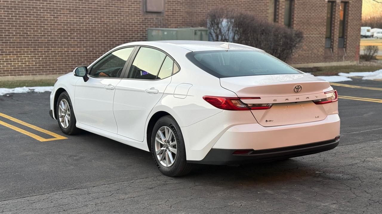 Toyota Camry Hybrid XLE 2025