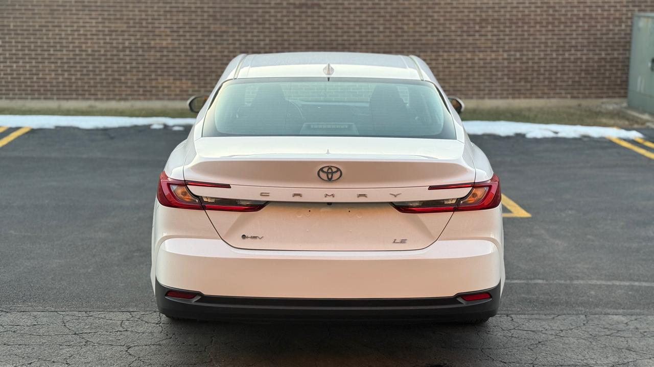 Toyota Camry Hybrid XLE 2025