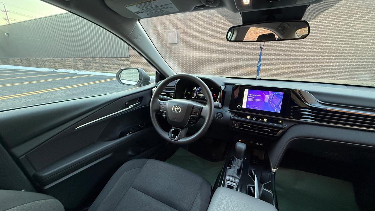 Toyota Camry Hybrid XLE 2025