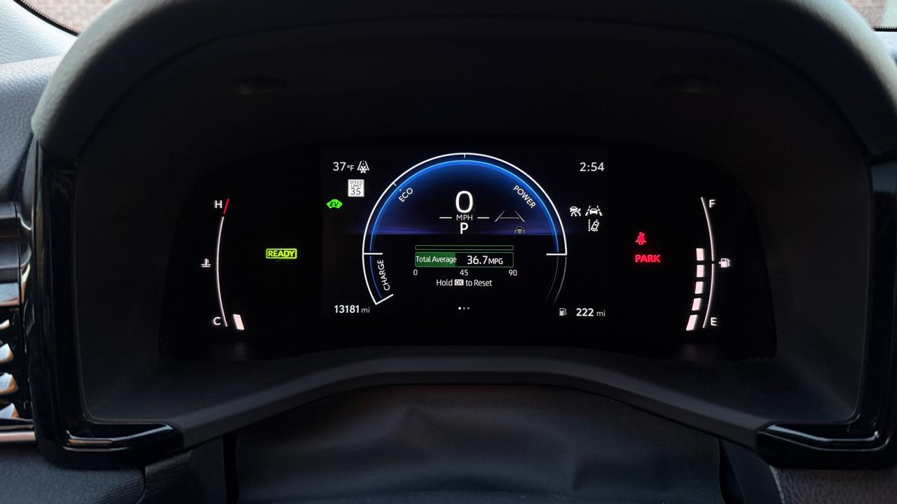 Toyota Camry Hybrid XLE 2025