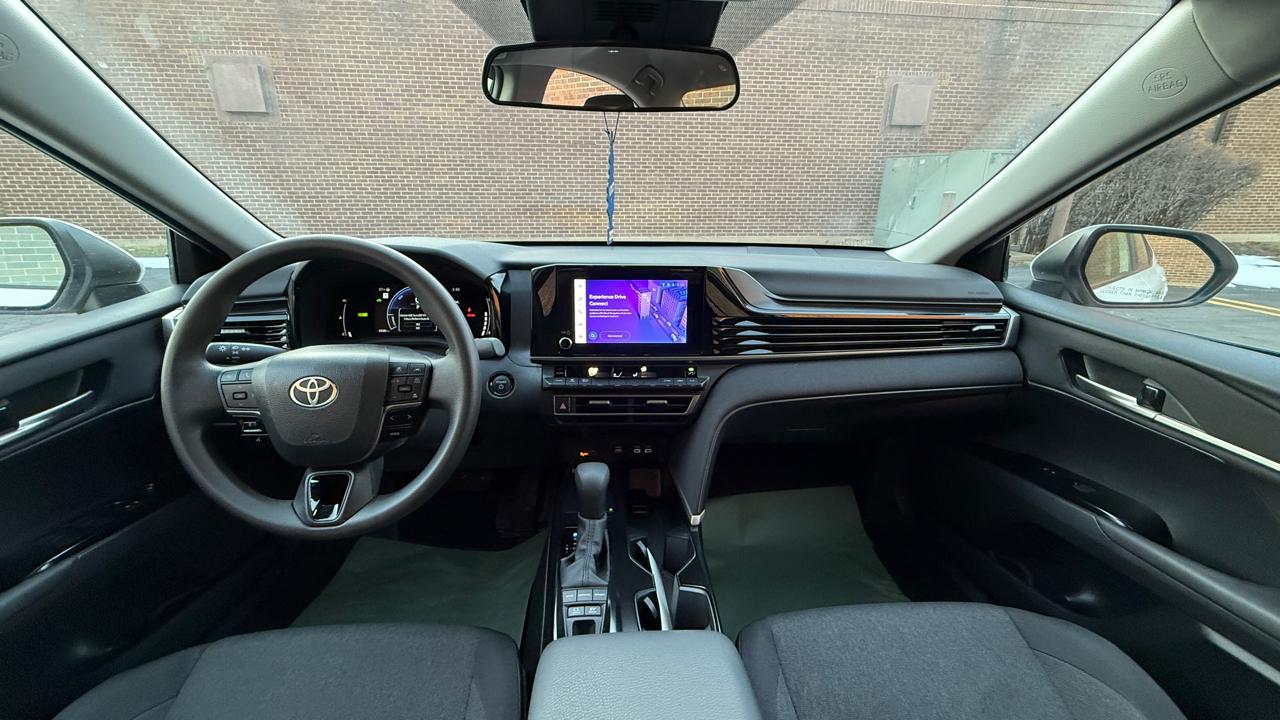 Toyota Camry Hybrid XLE 2025