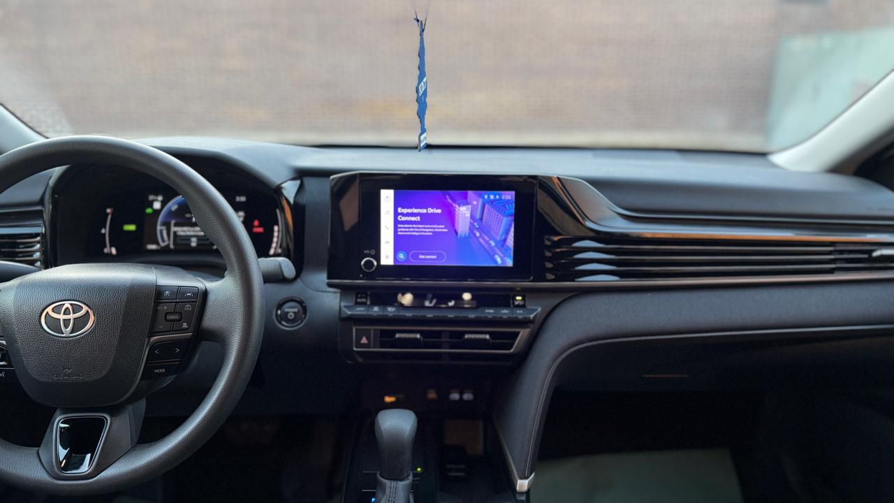 Toyota Camry Hybrid XLE 2025