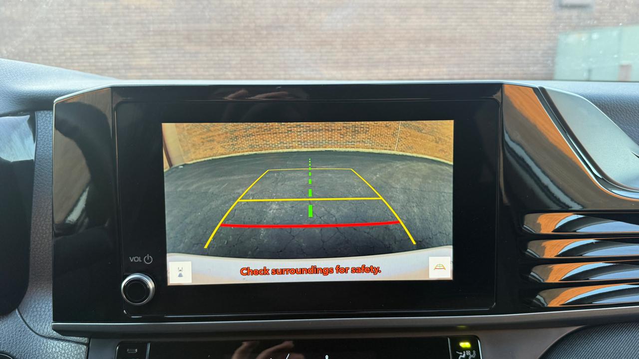 Toyota Camry Hybrid XLE 2025