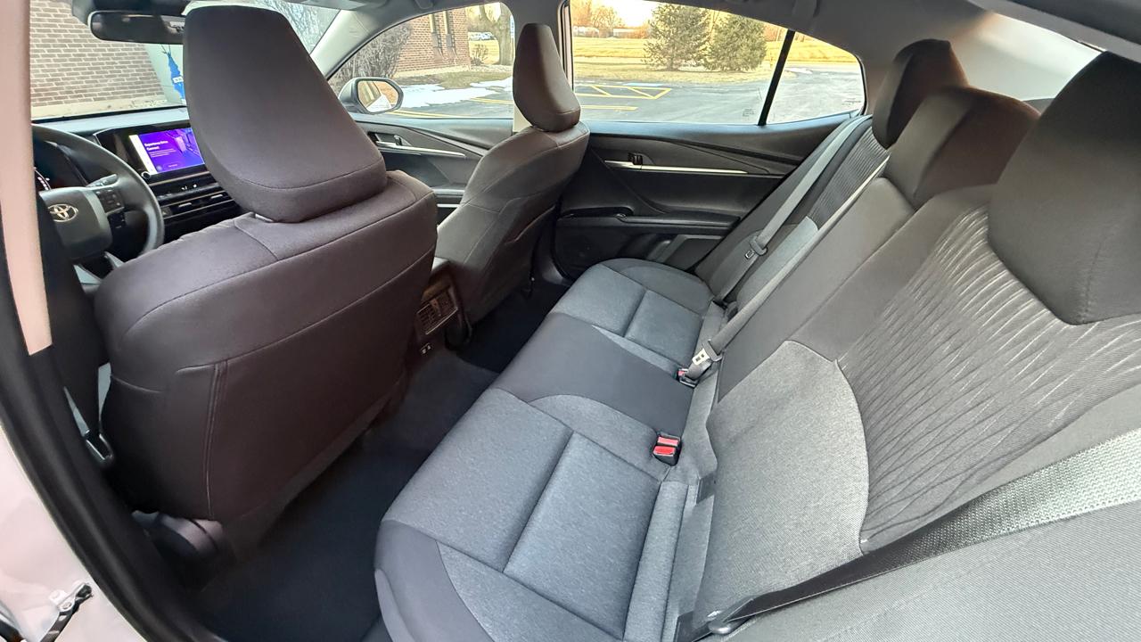 Toyota Camry Hybrid XLE 2025