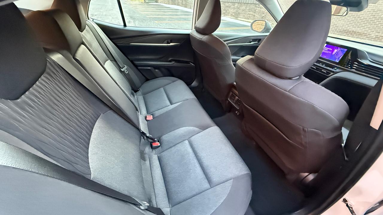 Toyota Camry Hybrid XLE 2025