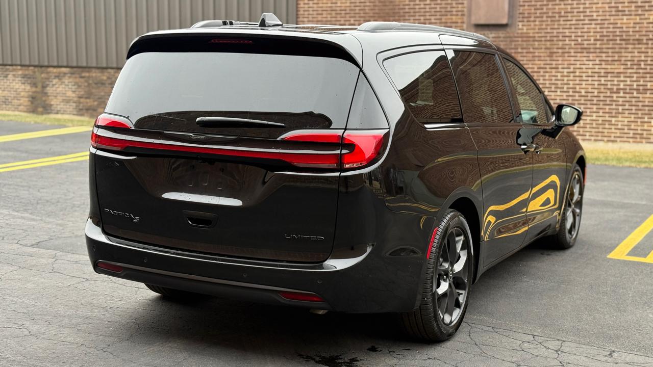 Chrysler Pacifica Limited 2026