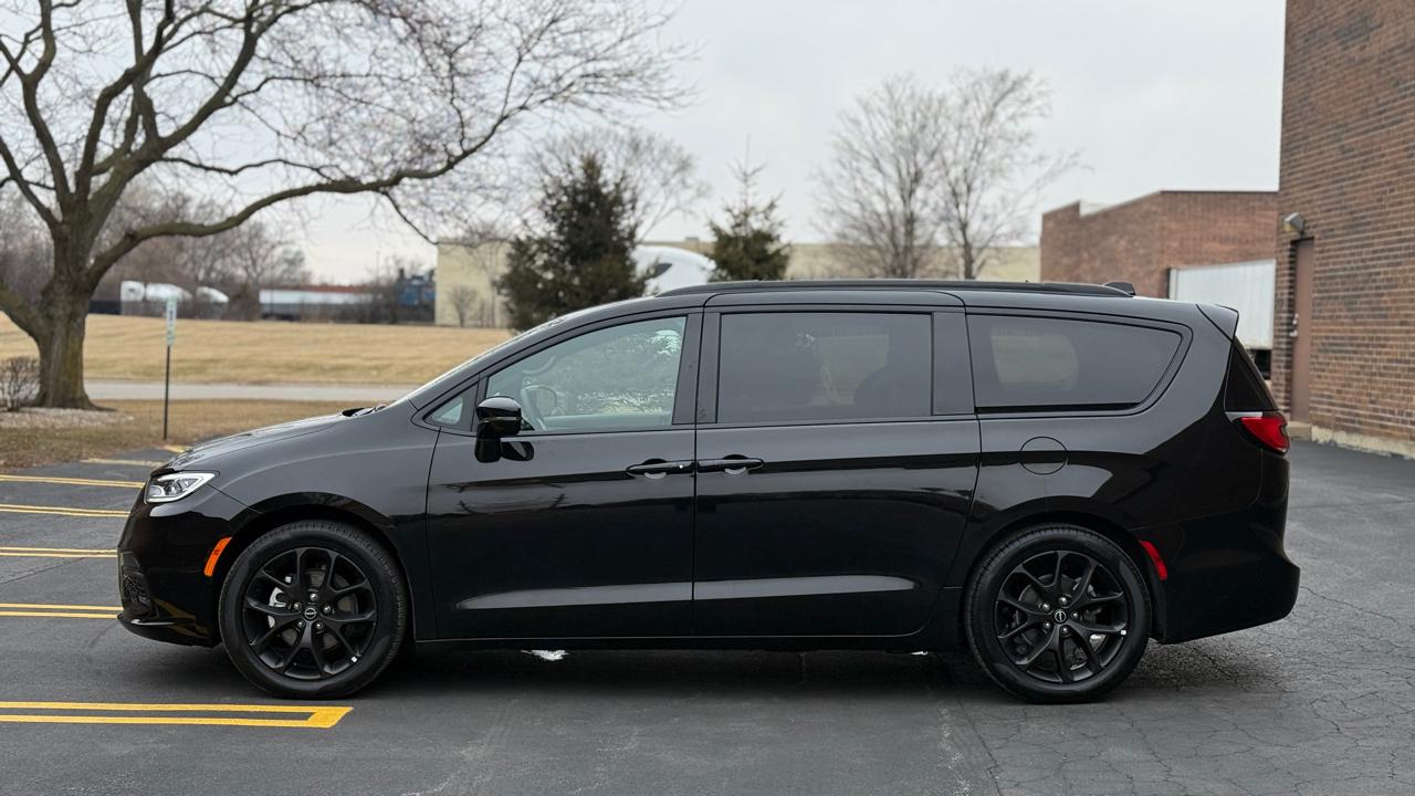 Chrysler Pacifica Limited 2025