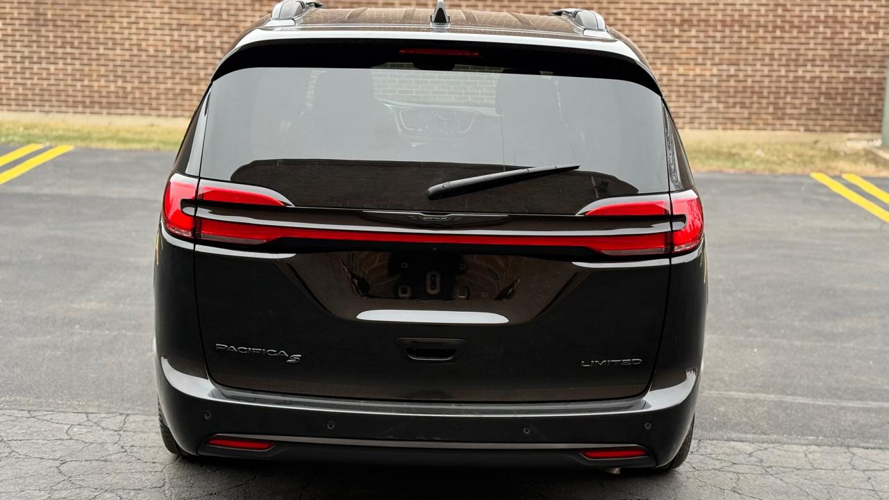 Chrysler Pacifica Limited 2025