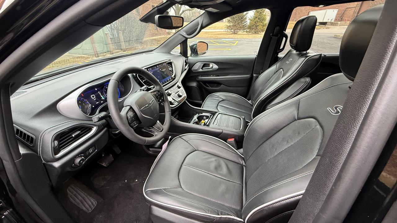 Chrysler Pacifica Limited 2025