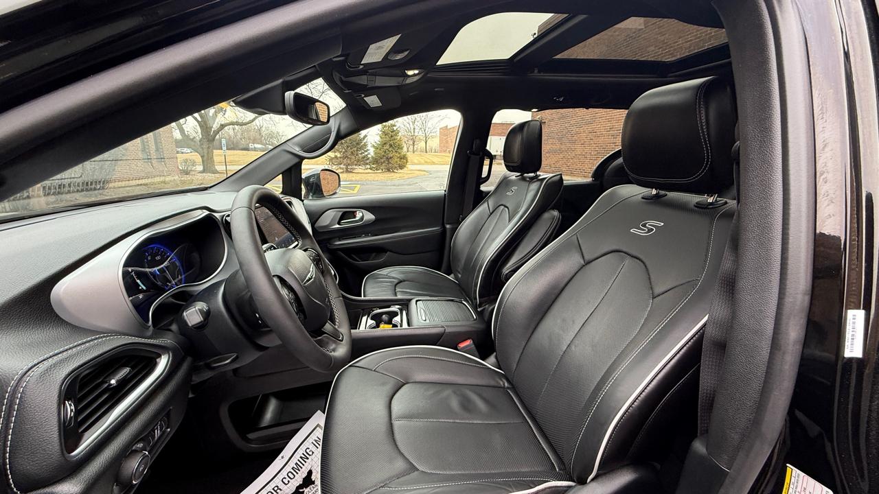 Chrysler Pacifica Limited 2025