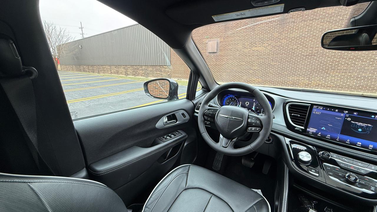 Chrysler Pacifica Limited 2025