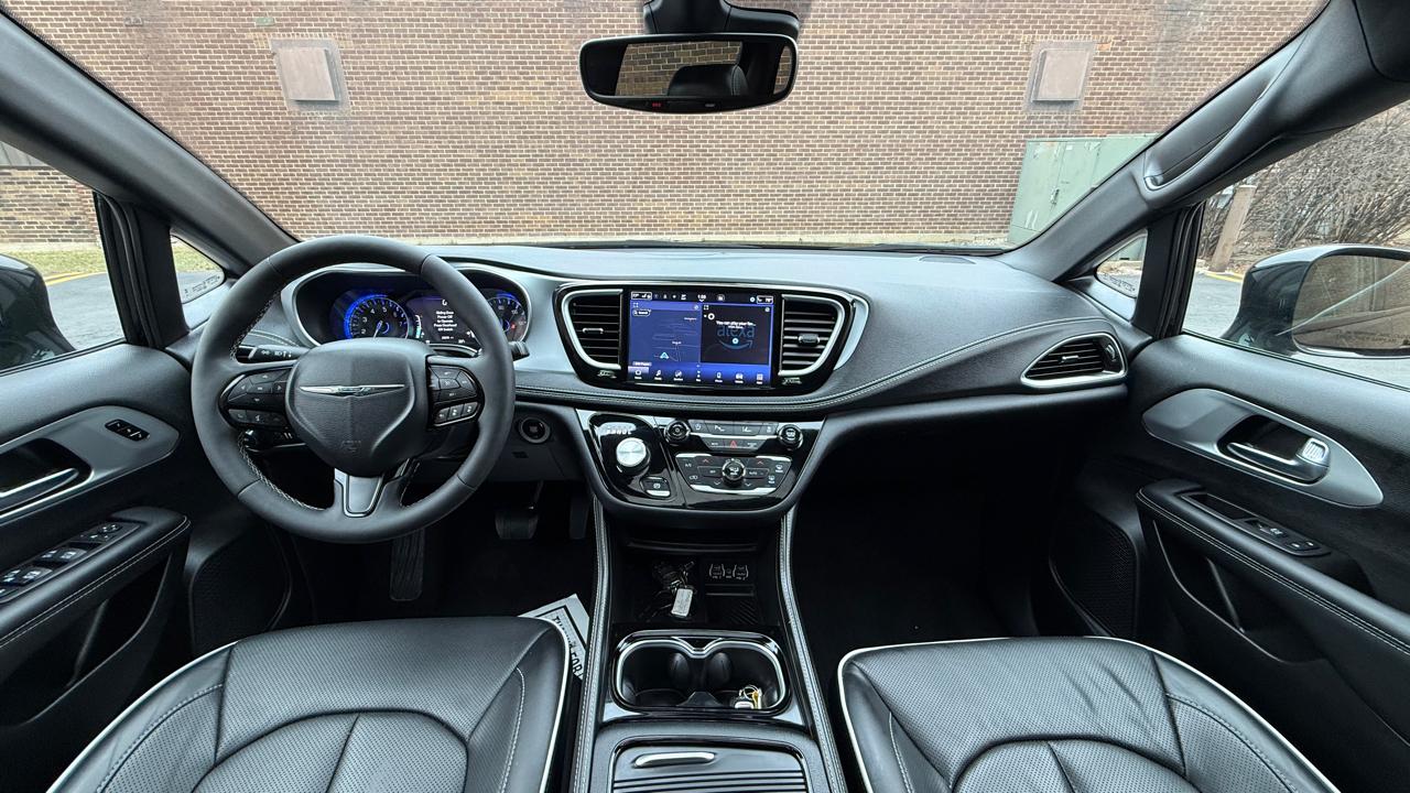 Chrysler Pacifica Limited 2025