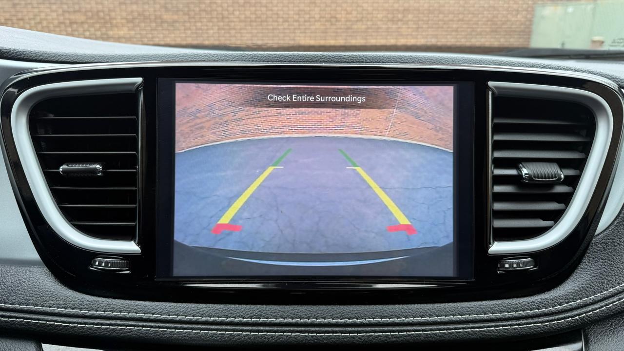 Chrysler Pacifica Limited 2025