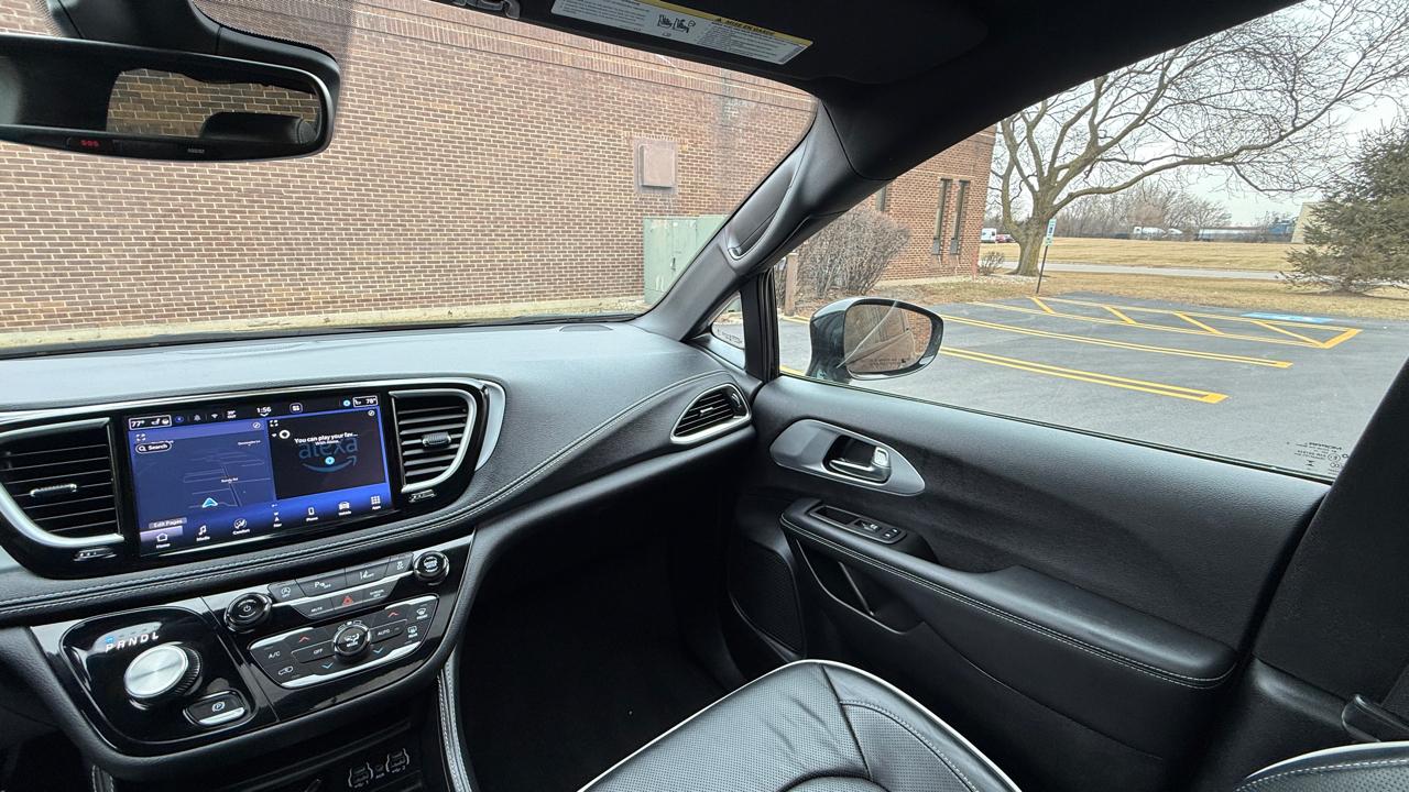 Chrysler Pacifica Limited 2025