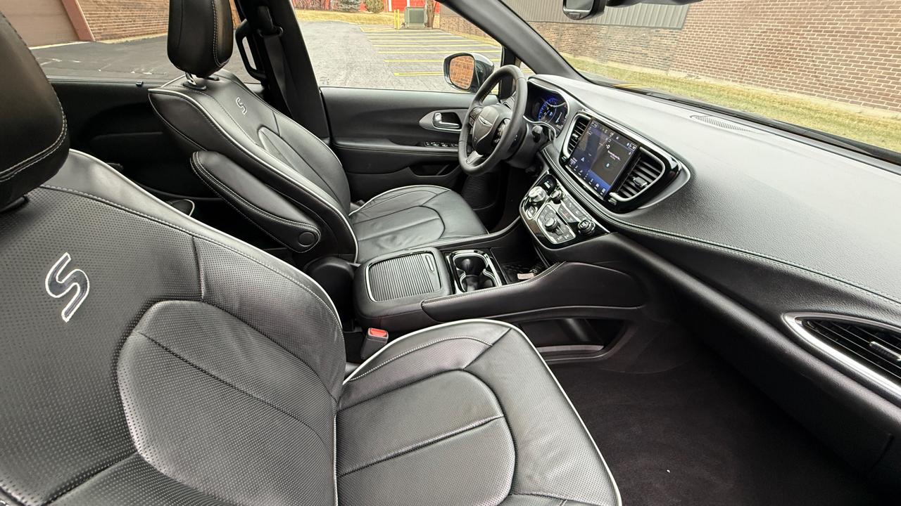 Chrysler Pacifica Limited 2025