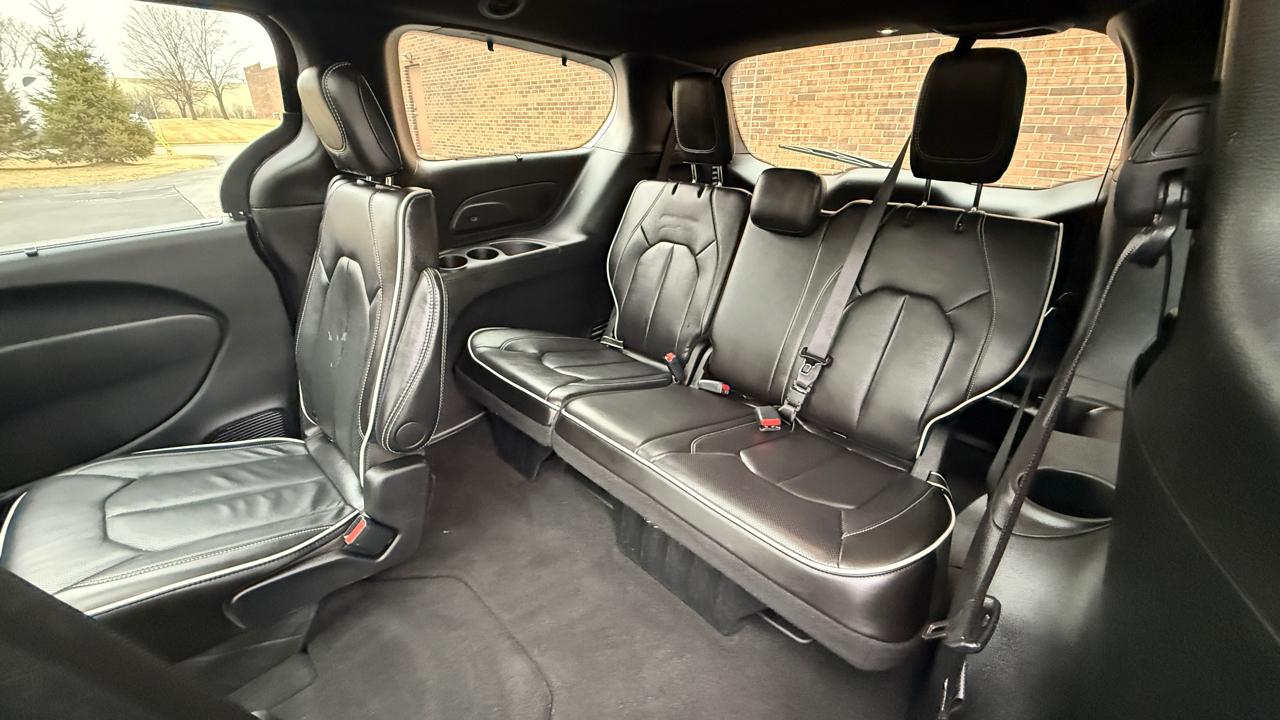 Chrysler Pacifica Limited 2025