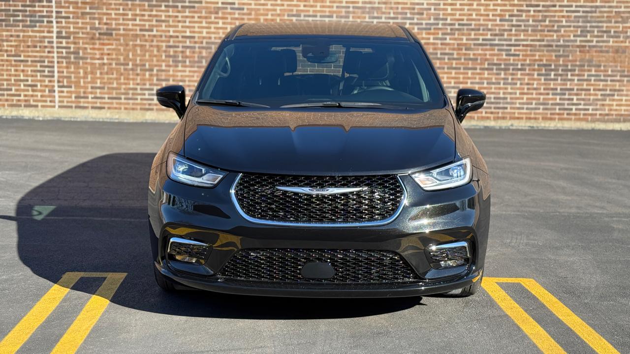 Chrysler Pacifica Select 2025