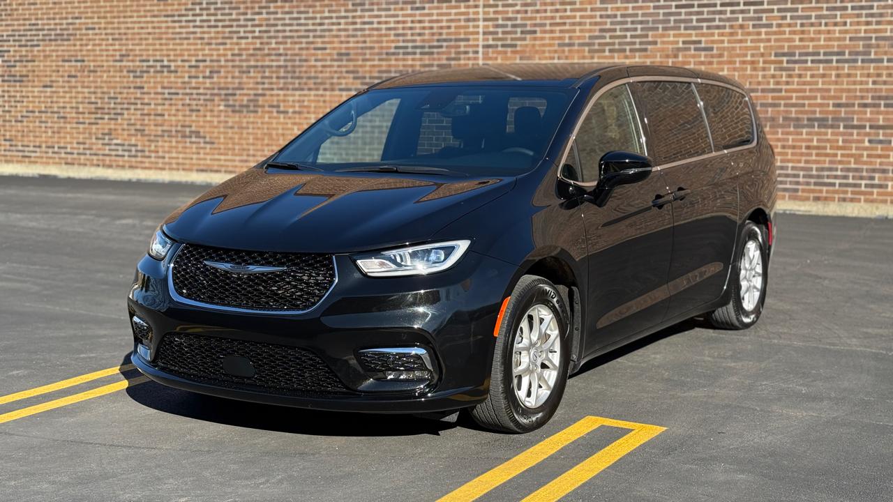 Chrysler Pacifica Select 2025