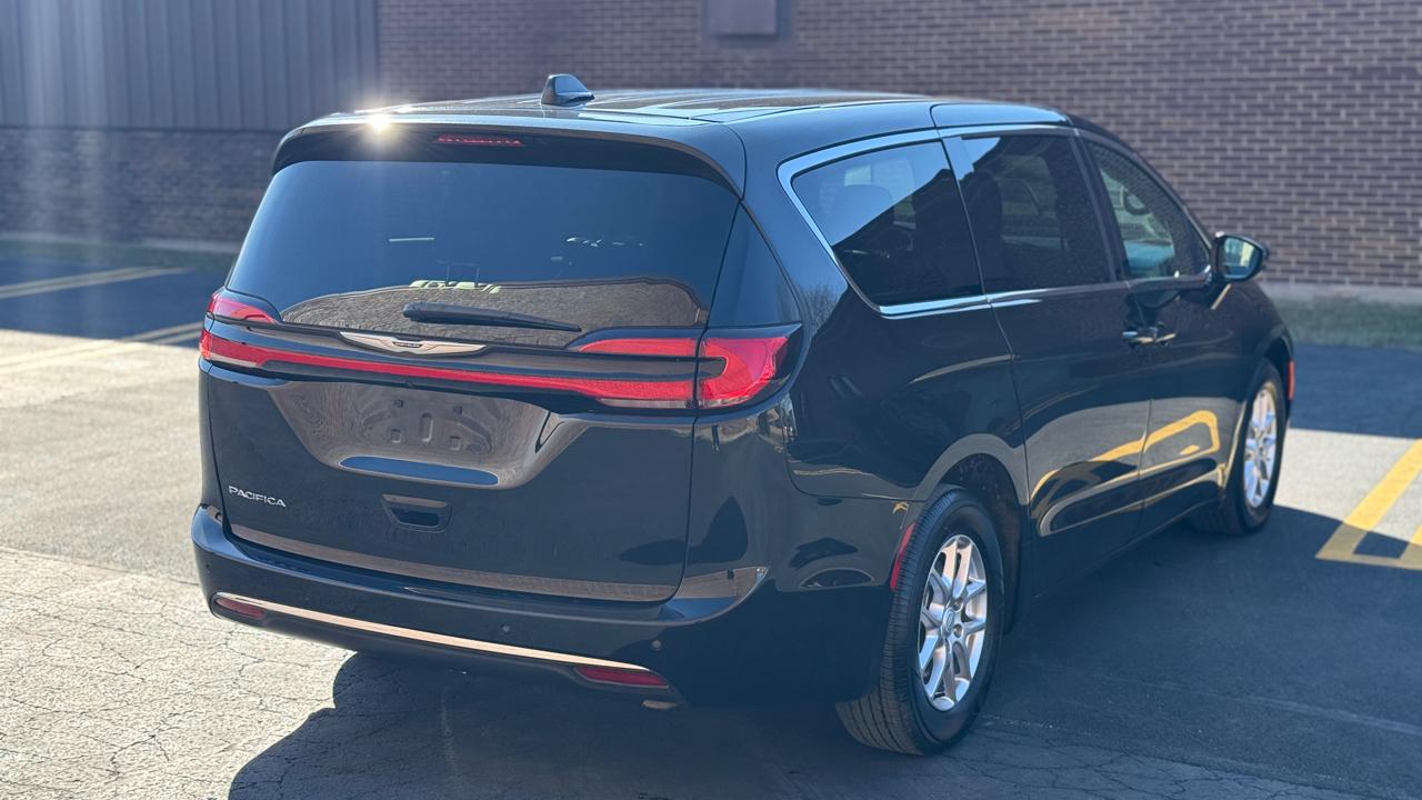 Chrysler Pacifica Select 2025
