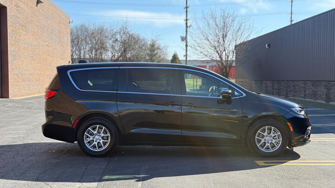 Chrysler Pacifica Select 2025